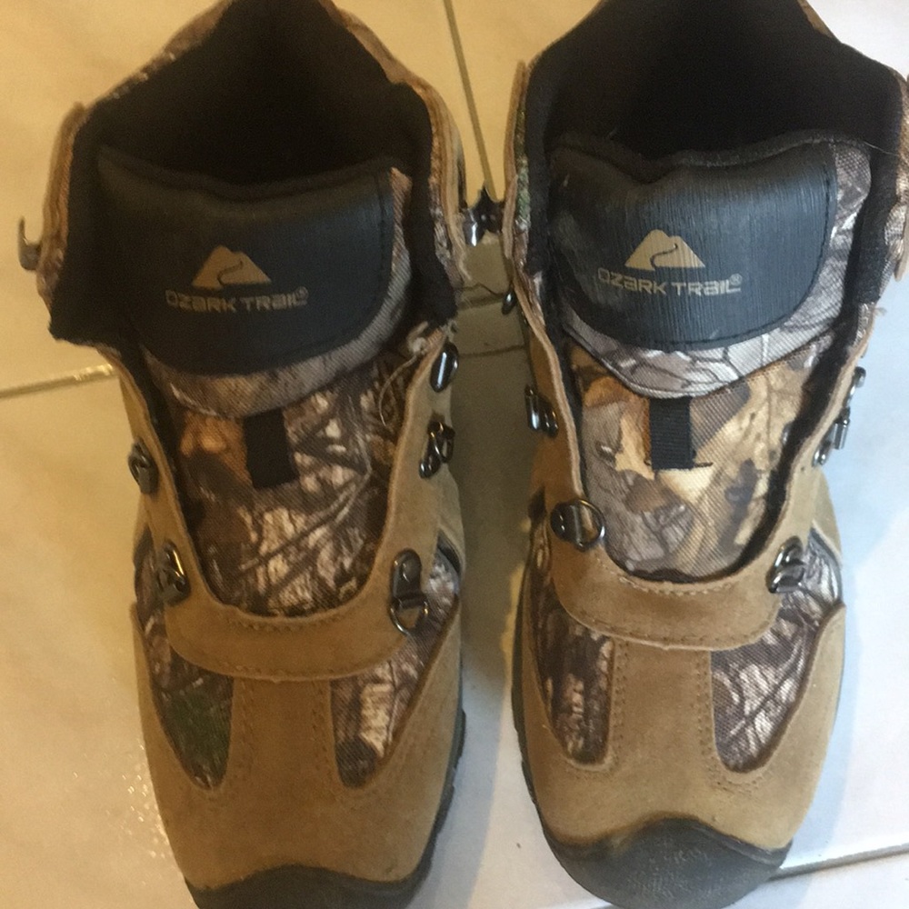 Boys shoes